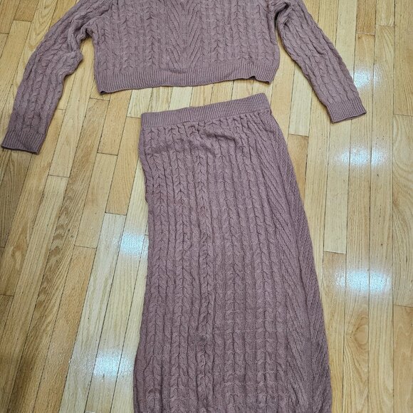 2 piece knitted coord set skirt and cropped baggy top - Picture 4 of 5